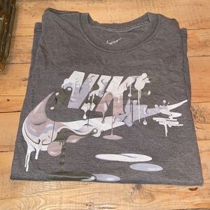 Medium Nike Tee